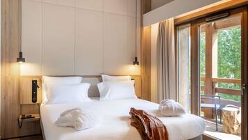 Junior Suite, 1 Double Bed with Sofa bed, Balcony | Individually decorated, individually furnished, laptop workspace