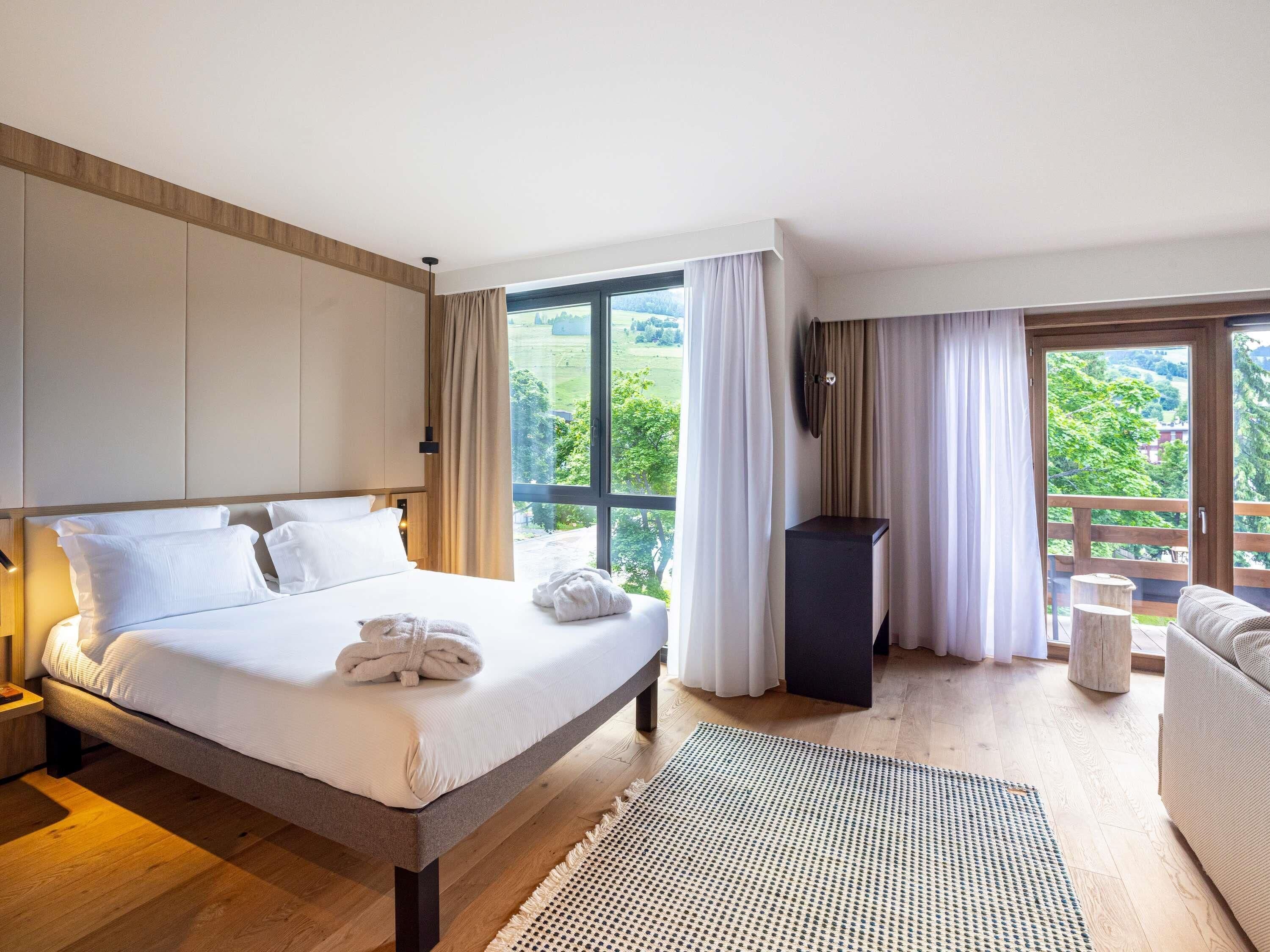 Junior-Suite, 1 Doppelbett und Schlafsofa, Balkon | Individuell dekoriert, individuell eingerichtet