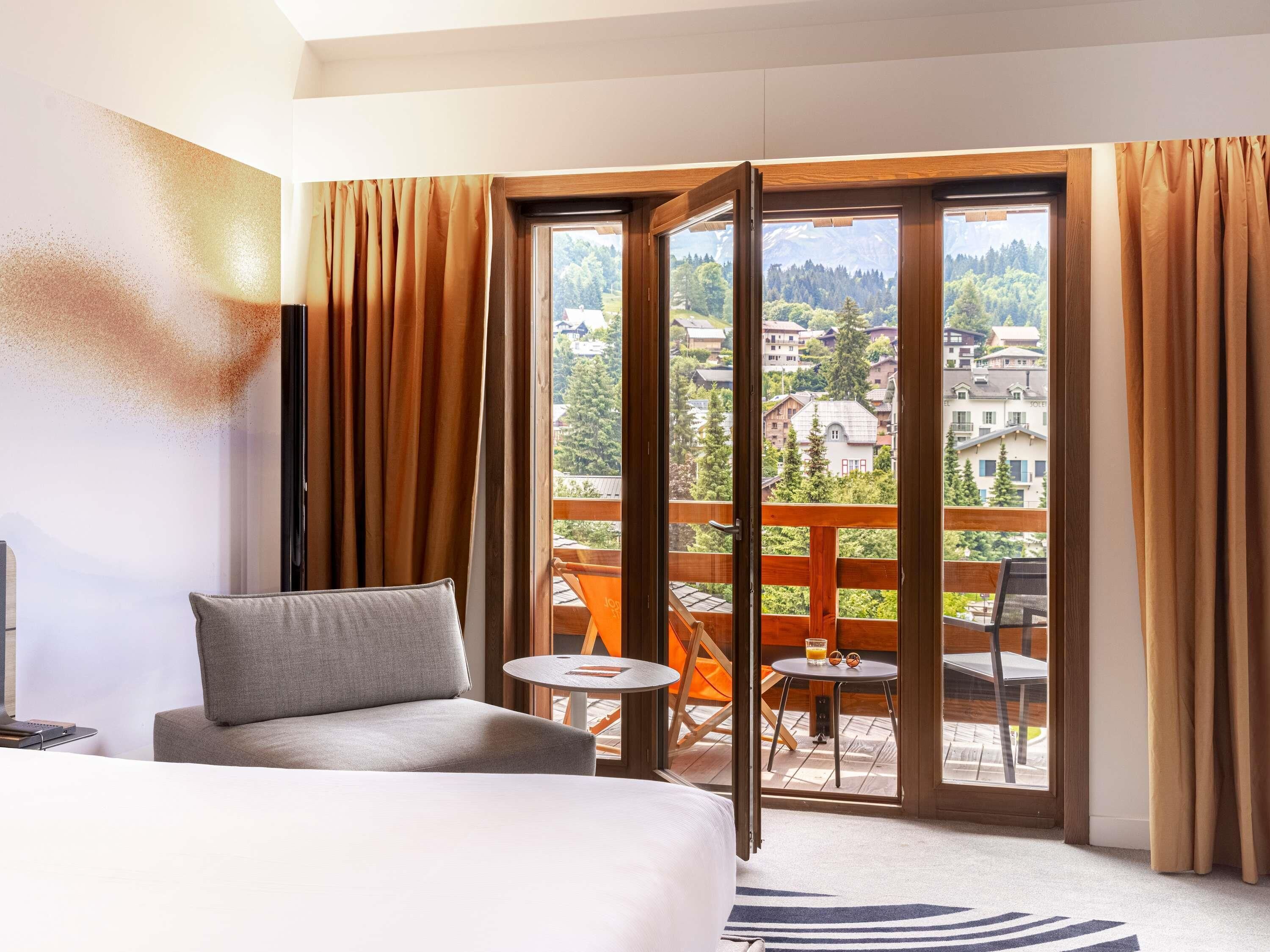 Superior kamer, 1 tweepersoonsbed met slaapbank (Village View) | Een laptopwerkplek, geluiddichte muren, gratis babybedden, gratis wifi