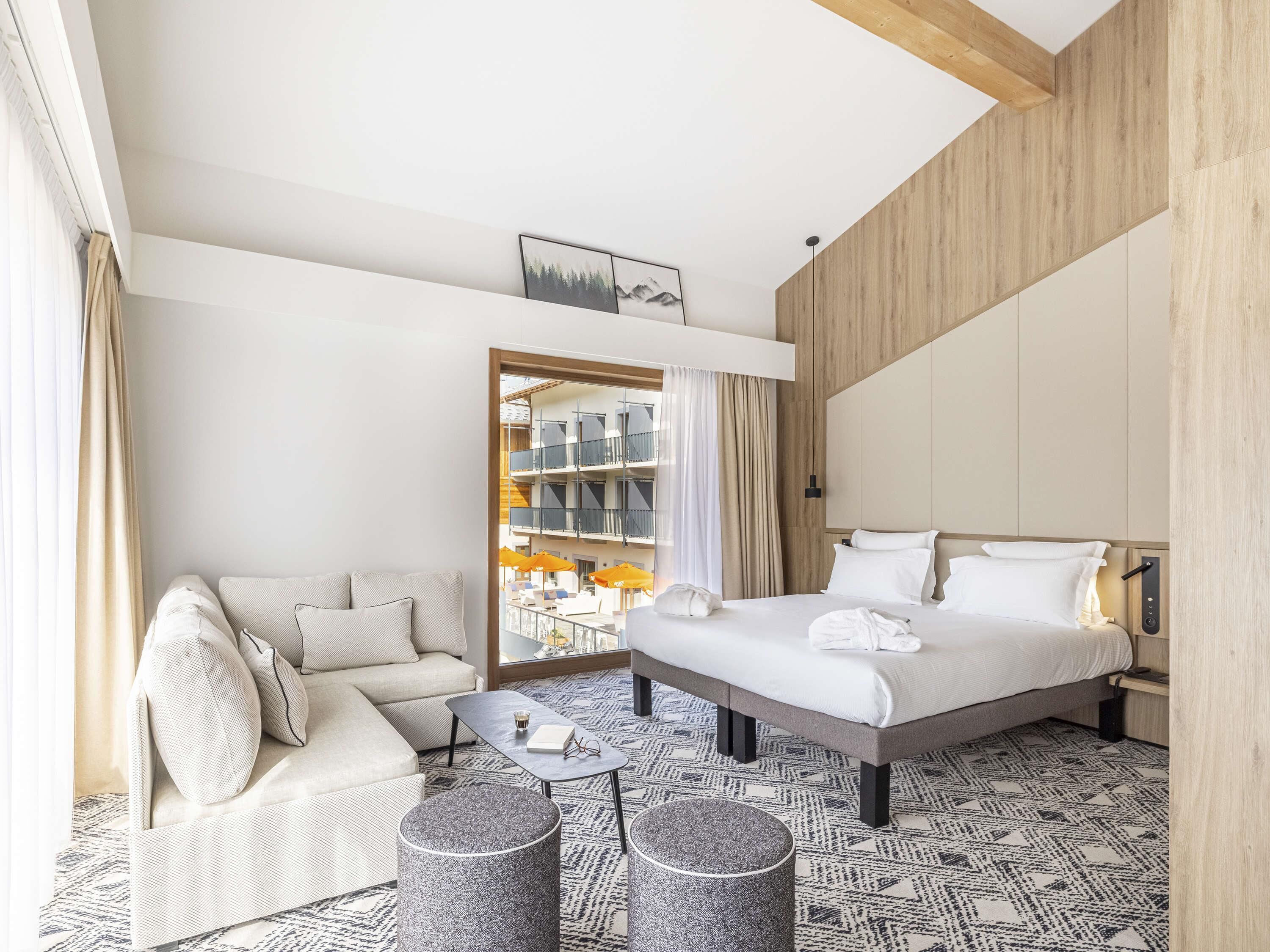 Executive suite, 1 tweepersoonsbed met slaapbank, balkon | Een laptopwerkplek, geluiddichte muren, gratis babybedden, gratis wifi