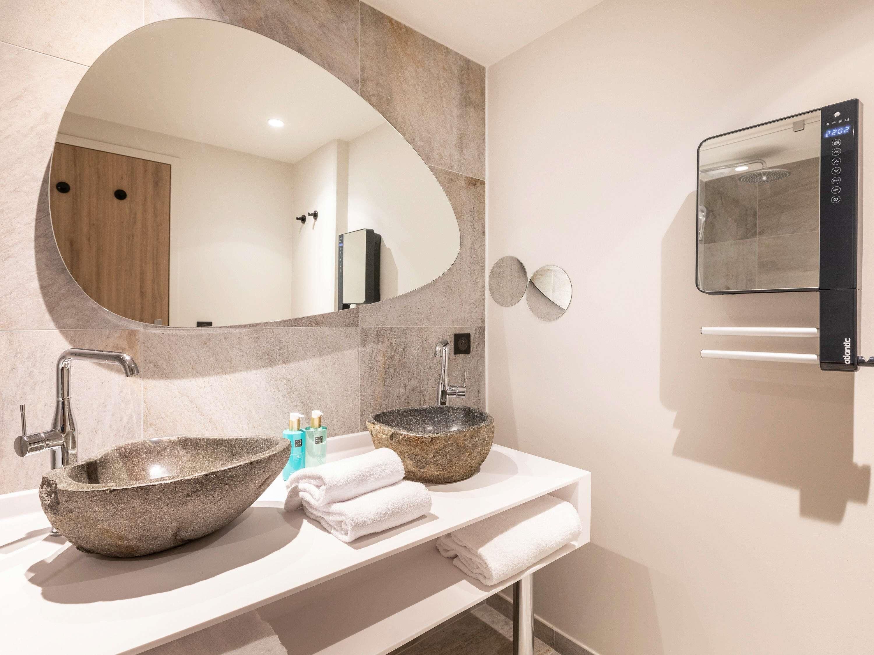 executive suite, 1 double bed with sofa bed, balcony | individually decorated, individually furnished, laptop workspace