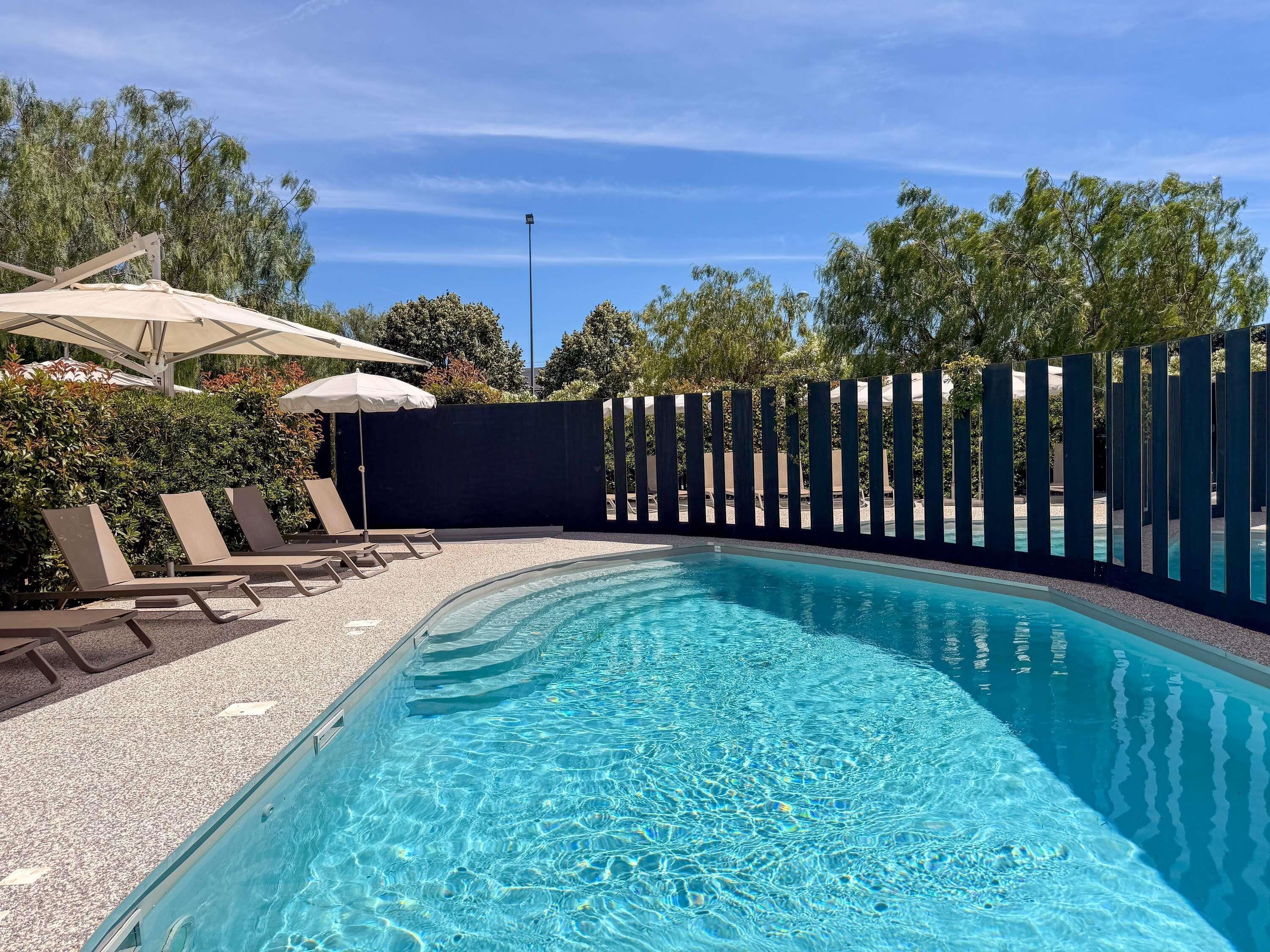 Seasonal outdoor pool, pool umbrellas, sun loungers