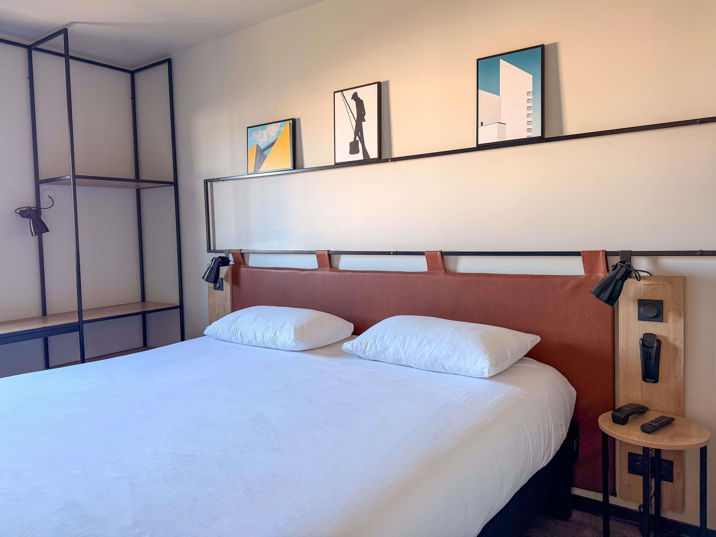 Habitació familiar, 1 llit doble i sofà llit | Escriptori, habitacions insonoritzades, wifi gratuïta i roba de llit 