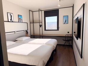 Chambre Standard, 2 lits une place | Bureau, chambres insonorisées, Wi-Fi gratuit, draps fournis
