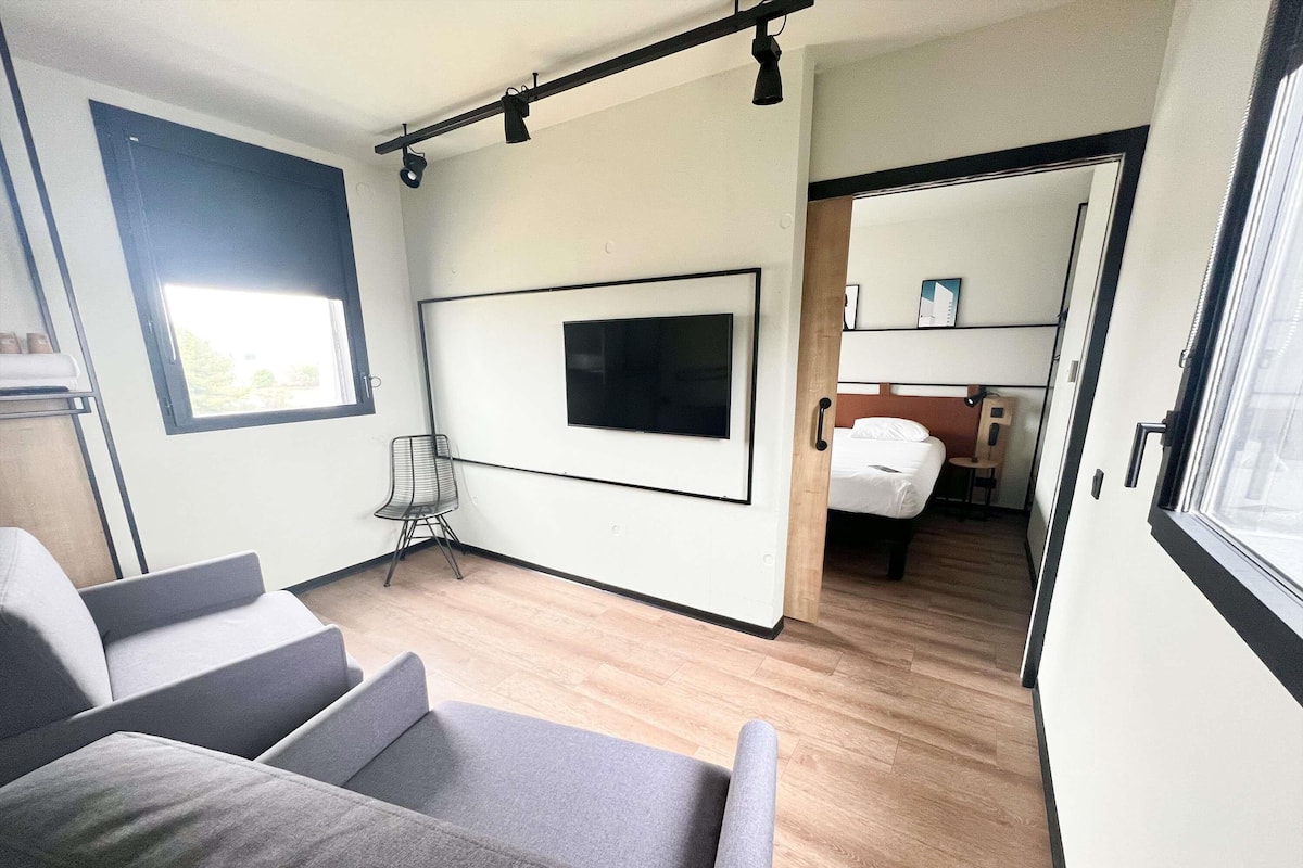 Family Room, 1 Double Bed with Sofa bed | Desk, soundproofing, free WiFi, bed sheets