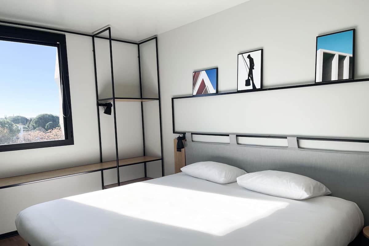 Bureau, chambres insonorisées, Wi-Fi gratuit, draps fournis