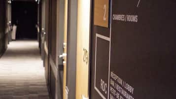 Desk, soundproofing, free WiFi, bed sheets