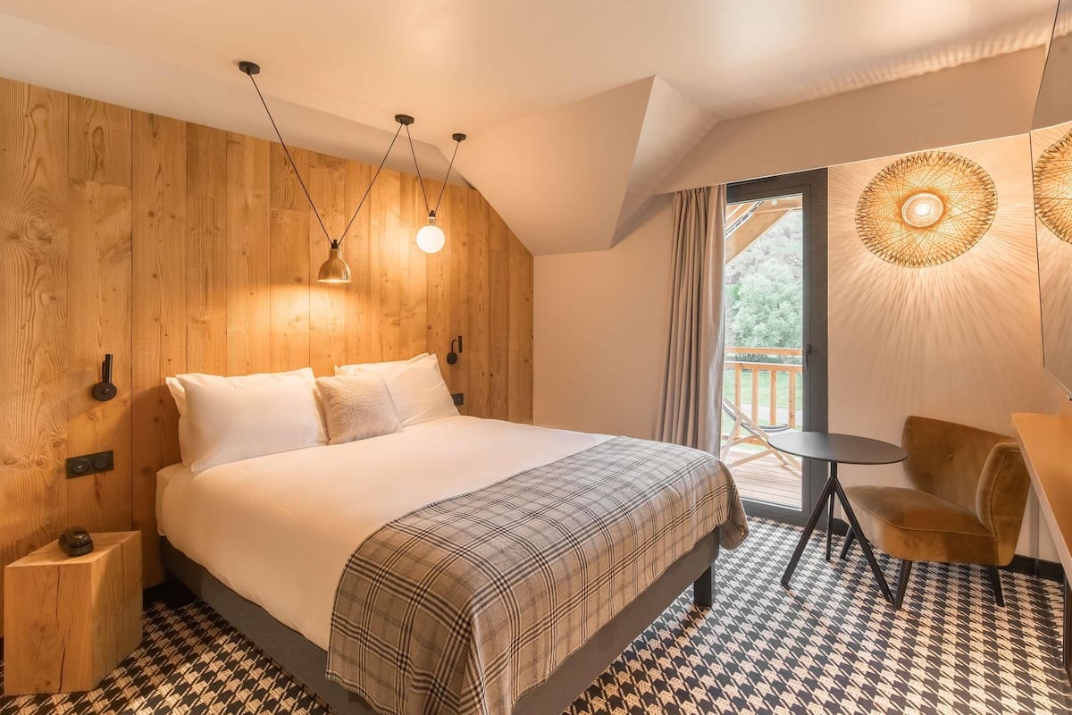 1 dormitorio, caja fuerte, sistema de insonorización y cunas gratuitas