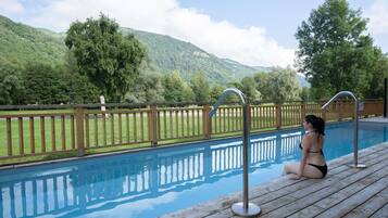 Outdoor pool, pool loungers