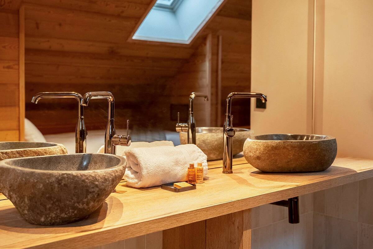 1 bedroom, in-room safe, soundproofing, free cots/infant beds