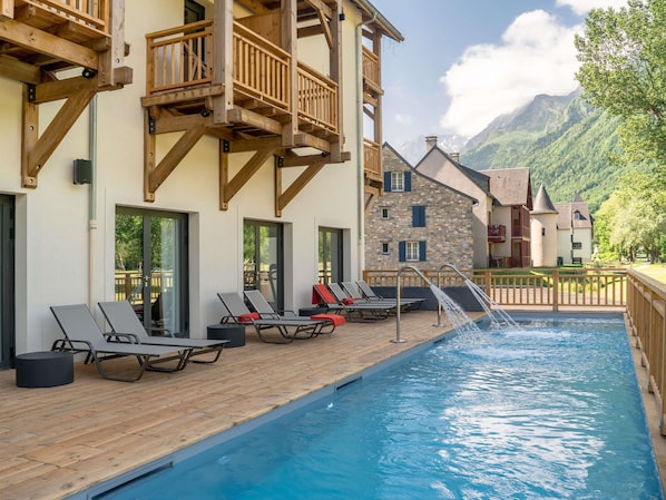 Outdoor pool, sun loungers