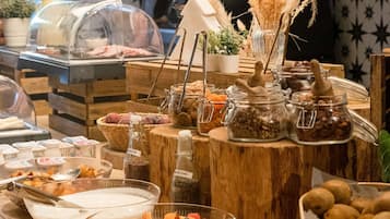 Petit déjeuner continental (18 EUR par personne)