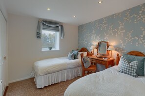 3 habitaciones, caja de seguridad en la habitación y escritorio