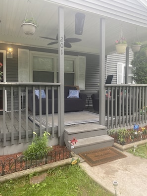 Exterior detail - Pocono home away from home (Cresco)