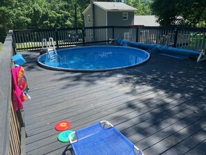 Outdoor spa tub - Pocono home away from home (Cresco)