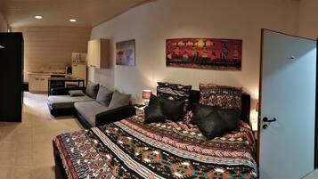 1 bedroom, desk, iron/ironing board, WiFi