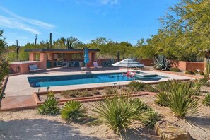 Pool - Saguaro Retreat-Salt Pool, Spa, Mountain Views (Tucson)