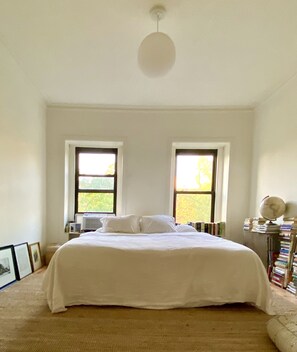 3 chambres, bureau, accès au Wi-Fi (inclus), literie fournie