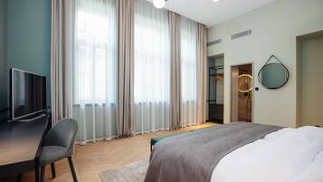 In-room safe, individually decorated, individually furnished, desk