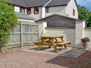 Outdoor dining - 2 bedroom accommodation in Edzell, near Brechin (Edzell, near Brechin)