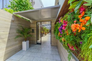 Exterior detail - New AP Tluxury / Free WiFi (新宿区)