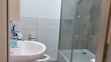 Dusche, Handtücher, Seife, Toilettenpapier