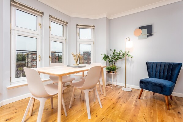 Classic Apartment, 2 Bedrooms, Non Smoking | Living area