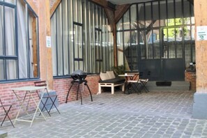 Terrace/patio - Newly Renovated, Modern Studio Flat in Montmartre (Paris)