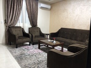 Deluxe Suite (Reception) | Living room | 32-inch flat-screen TV with satellite channels, TV - Jewel Dokki Hotel (Giza)