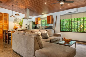 Smart TV - Uvita Garden Villa-Lush Garden, Pool, Walk to Town! (Uvita)