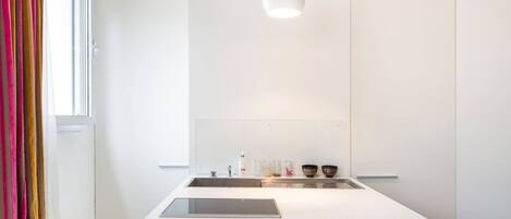 Fridge, microwave, oven, coffee/tea maker