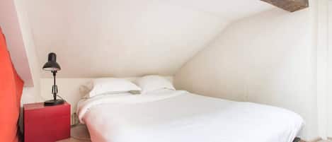 1 bedroom, iron/ironing board, Internet