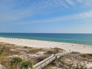 På stranden