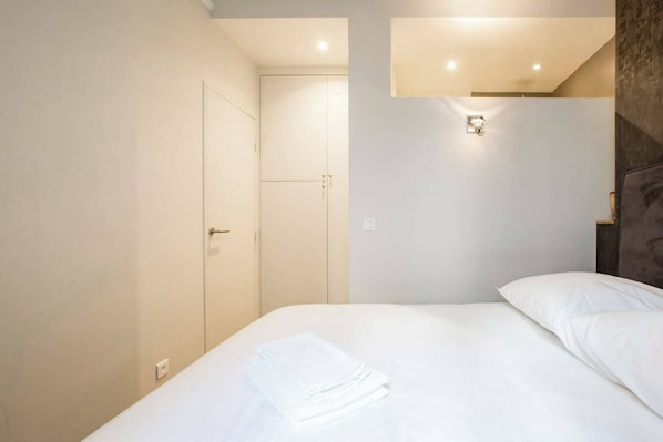 2 habitaciones, tabla de planchar con plancha y internet