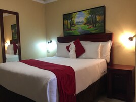 Decoración personalizada, muebles diferentes y escritorio 