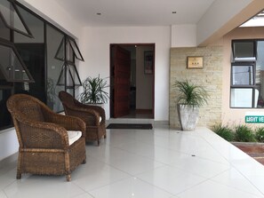 Property entrance - Royal Court Guest House (Letlhakane)