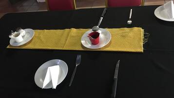 Bữa sáng kiểu Anh hàng ngày (7 USD/mỗi người)