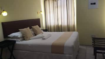 Kamar Standar | Didekorasi berbeda-beda dan dilengkapi dengan perabotan berbeda-beda