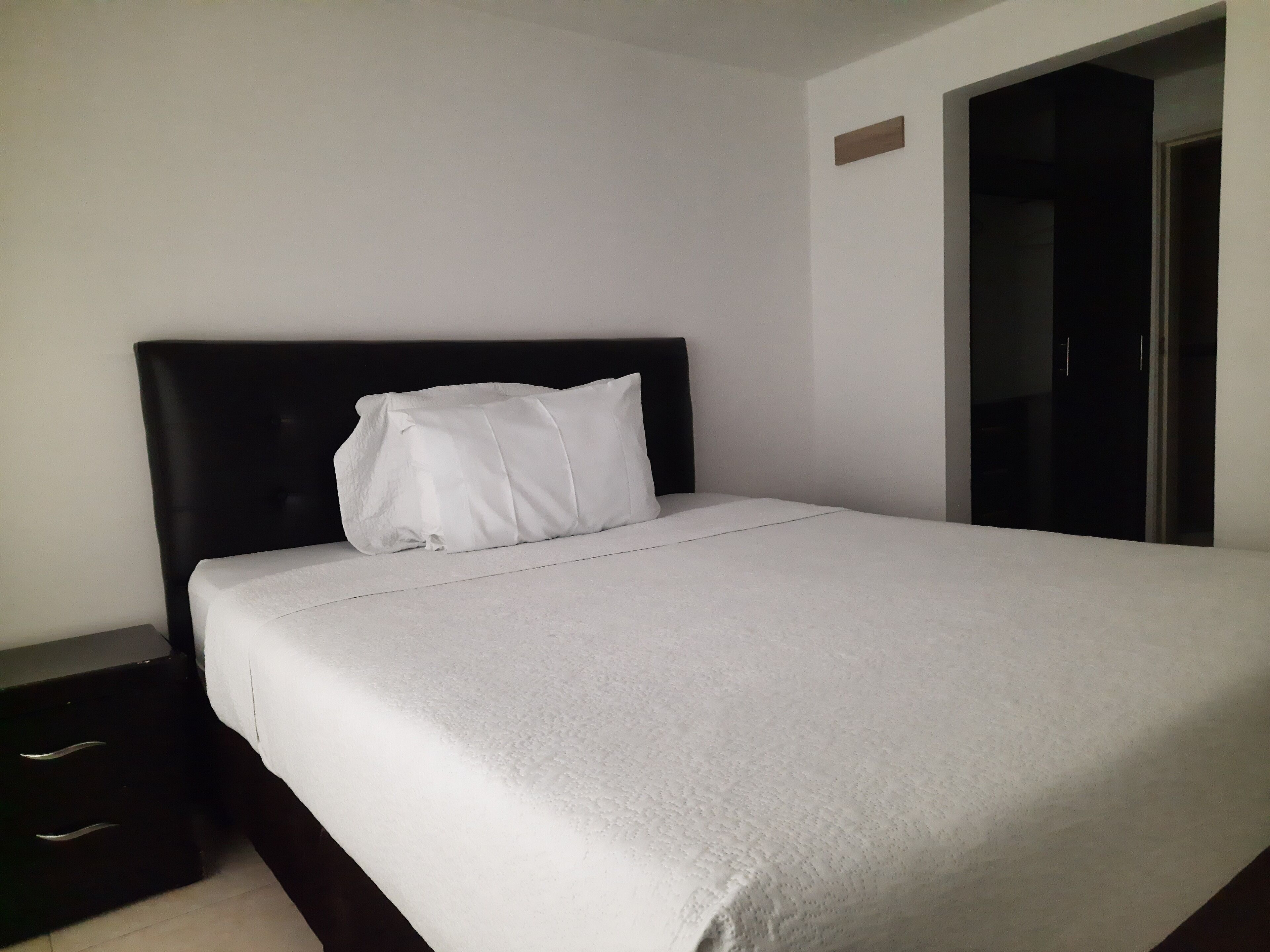 Basic Room, 1 Queen Bed | Egyptian cotton sheets, premium bedding, free WiFi