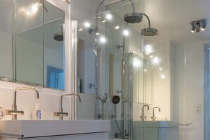 Badewanne, Haartrockner