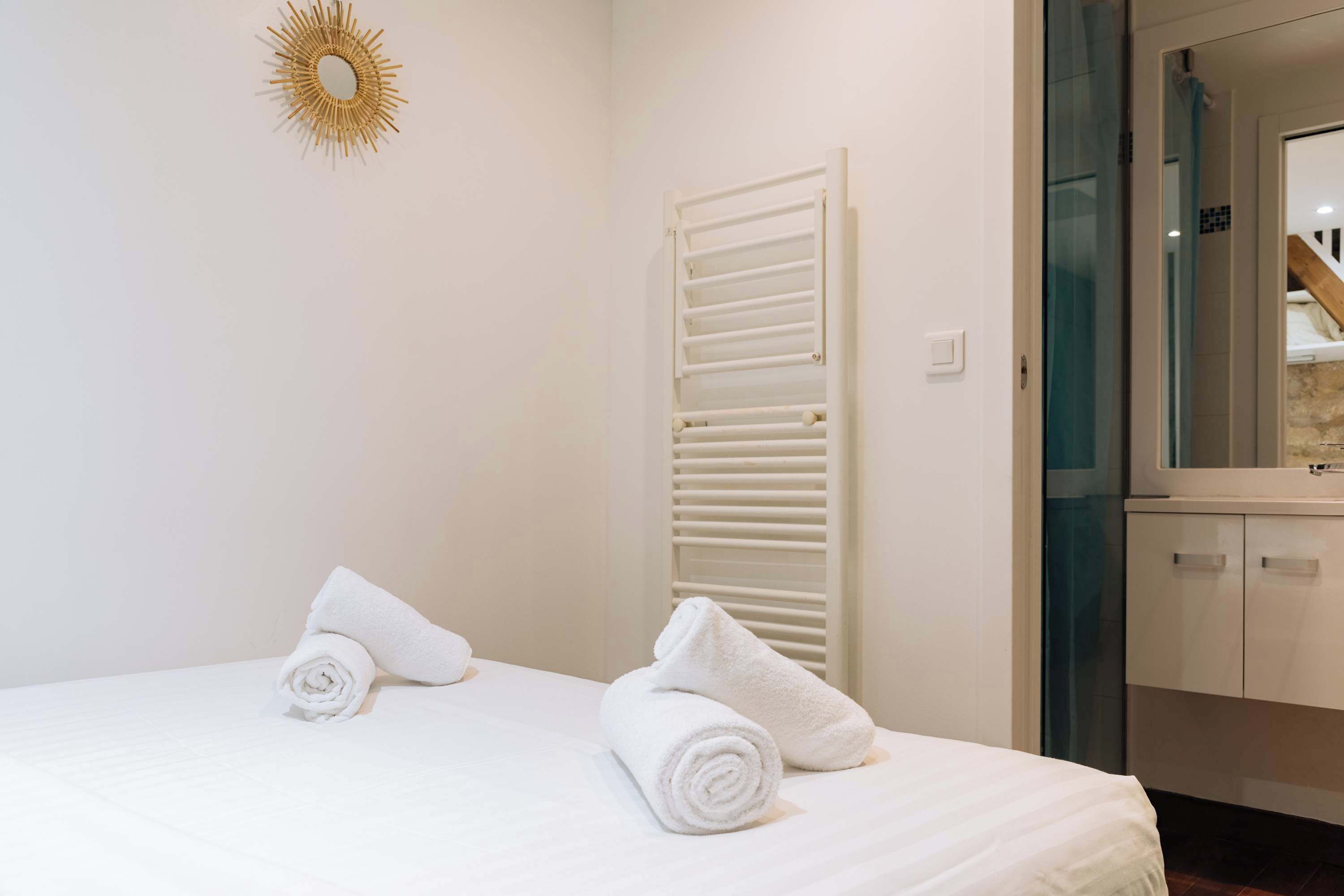 1 habitación, tabla de planchar con plancha, internet y ropa de cama 