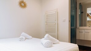 1 bedroom, iron/ironing board, internet, bed sheets