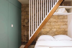 1 bedroom, iron/ironing board, internet, bed sheets