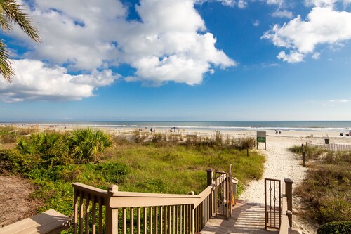 Steps to Beach, Lagoon View End-Unit, Sea Pines Turtle Lane Club Beachside Villa