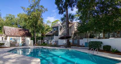 Steps to Beach, Lagoon View End-Unit, Sea Pines Turtle Lane Club Beachside Villa