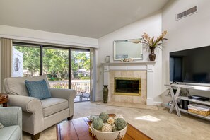 Smart TV, fireplace, books, offices