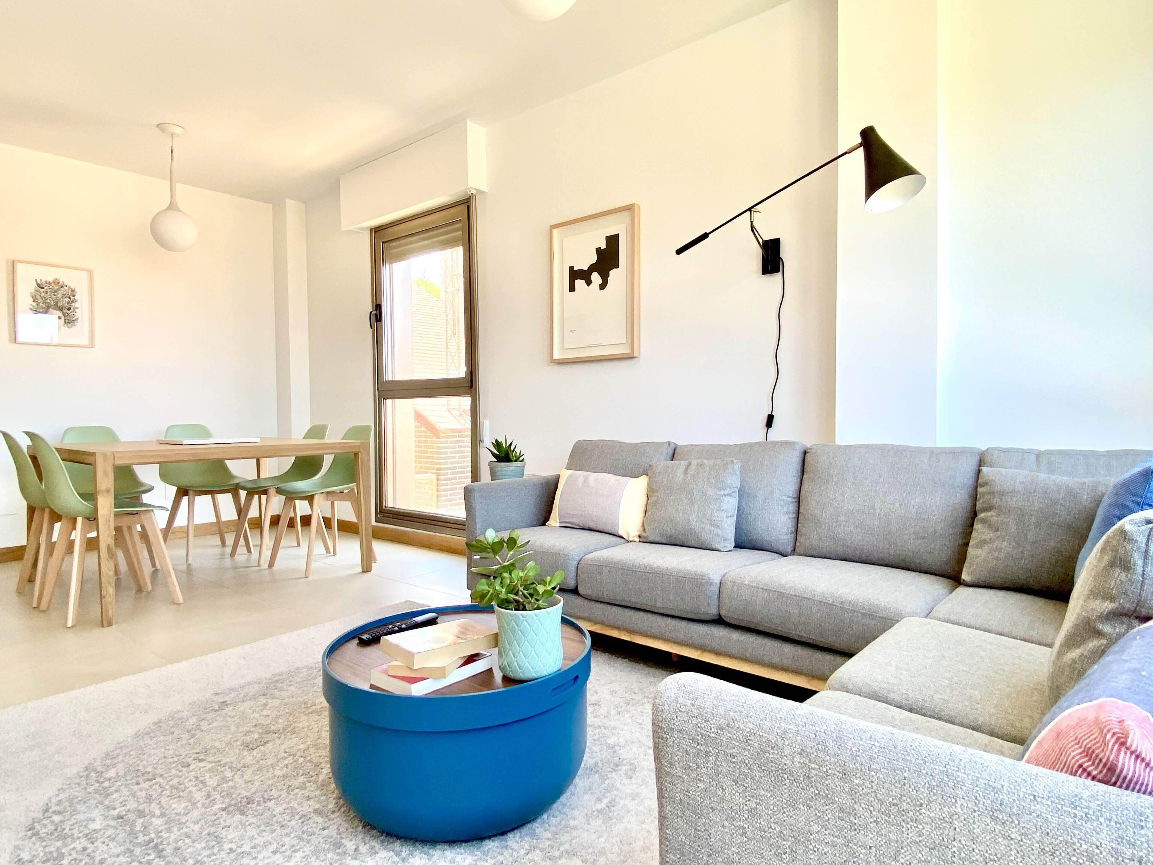 Een televisie, videogames, boeken en een muziekbibliotheek