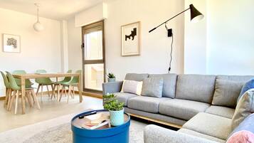 Een televisie, videogames, boeken en een muziekbibliotheek