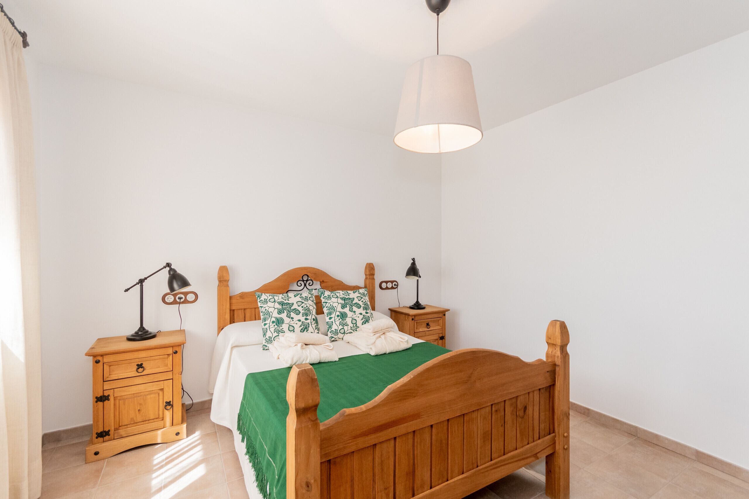 4 habitaciones, tabla de planchar con plancha y wifi gratis 