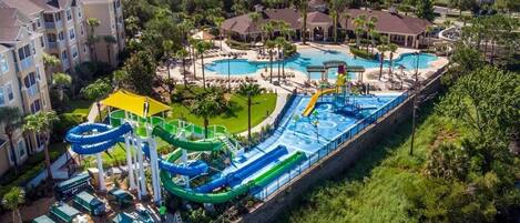 Utendørsbasseng og et oppvarmet basseng